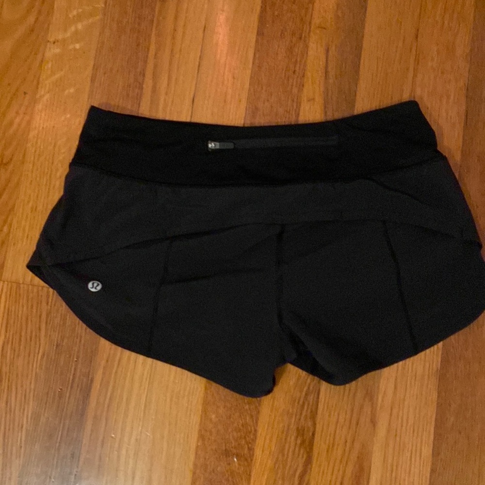 Lululemon size 4 2.5 speed ups